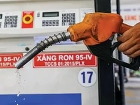 Gây chú ý với kế hoạch bán cổ phiếu quỹ, PLX tăng trần