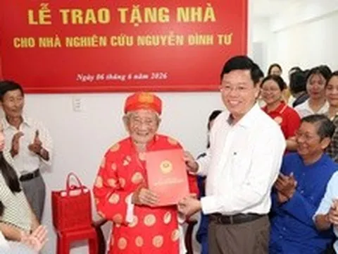 TPHCM tặng căn hộ cho nhà nghiên cứu Nguyễn Đình Tư