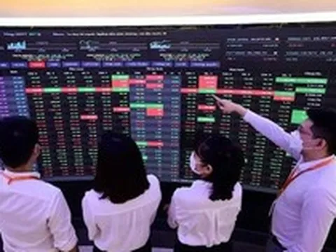 Chuyên gia gọi tên loạt nhóm ngành triển vọng đang ở vùng định giá "hiếm thấy"
