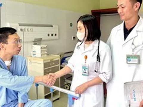 Gần 4 giờ giành giật sự sống cho trung tá công an bị đâm trọng thương