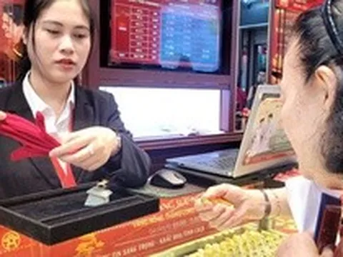 Chuyên gia lý giải vì sao giá vàng "ngủ dậy" giảm hàng triệu đồng mỗi lượng