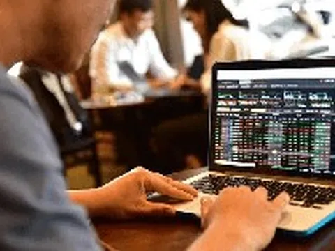Tự doanh CTCK mua ròng phiên đầu tuần, ngược chiều "xả" mạnh một mã bất động sản KCN