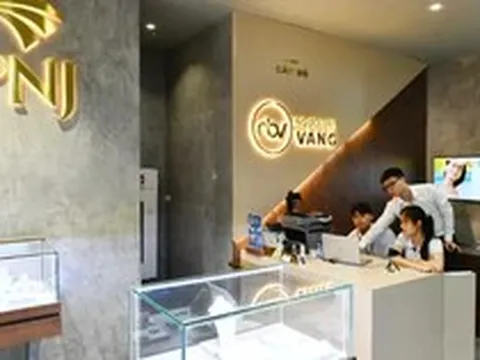 Giá cổ phiếu PNJ chia đôi, xuất hiện dòng tiền 'giải cứu'