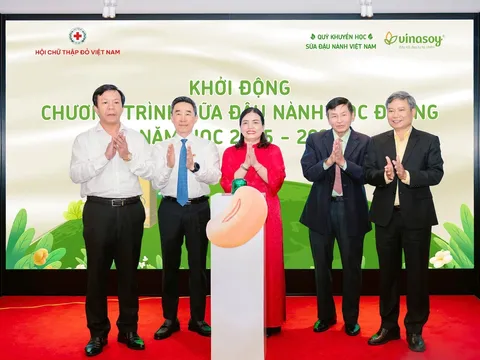 Một hành trình bền bỉ 10 năm: Trao sữa, gieo mầm xanh cho tương lai trẻ thơ Việt Nam