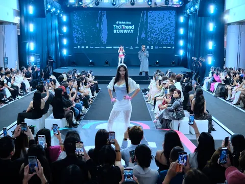 Nguyễn Thị Hạnh (Hạnh Nguyễn MiKiXi) tỏa sáng tại “Thời Trend Runway”: Khi thời trang Việt kết nối cộng đồng sáng tạo TikTok