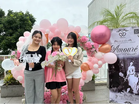 Sinh viên FPTU phát triển nền tảng Amouré: “Số hóa cảm xúc” bằng AI và mô phỏng 3D/360° cho khoảnh khắc cầu hôn – kỷ niệm