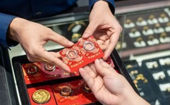 Giá vàng hôm nay 22/10: Thế giới bật tăng, một thương hiệu vàng nhẫn bất ngờ mất 500.000 đồng/lượng