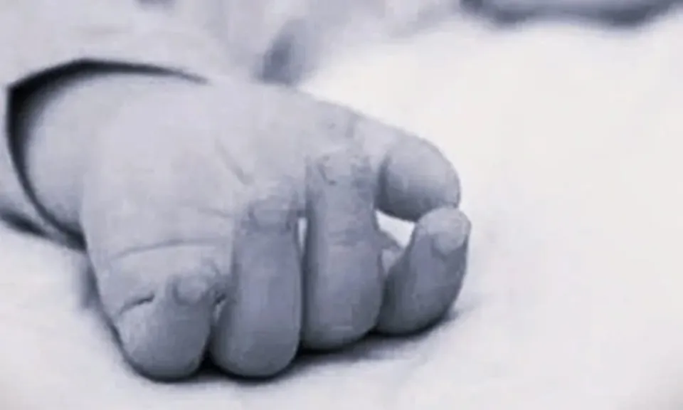 Bé gái 2 tuổi tử vong trong ô tô, bác sĩ chỉ mặt điểm tên những điều "ám ảnh" có thể xảy ra trong vài phút