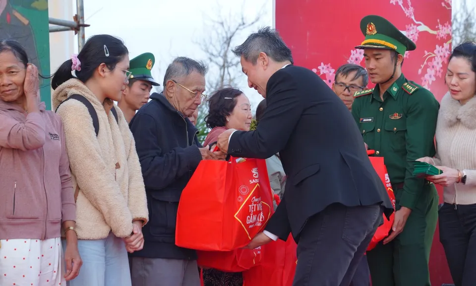 “Chung Vị Tết Việt – Gắn Kết Muôn Miền”: Hành trình lan tỏa Tết sẻ chia trên khắp 17 tỉnh thành